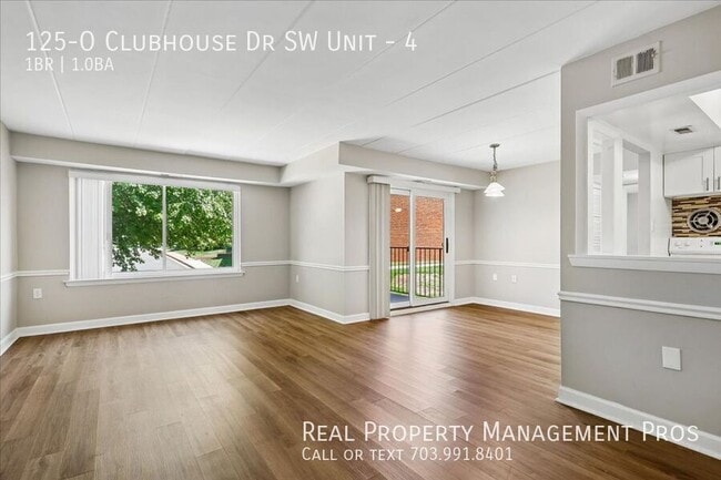 Building Photo - 125 Clubhouse Dr SW