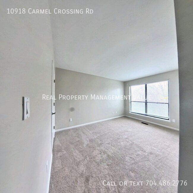 Building Photo - 10918 Carmel Crossing Rd