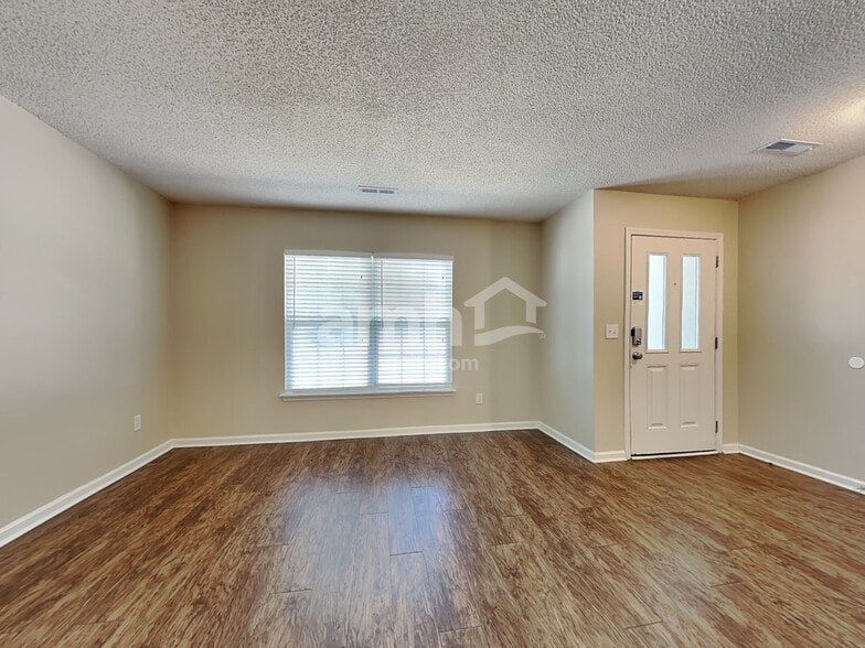 Building Photo - 5013 Springdale Dr