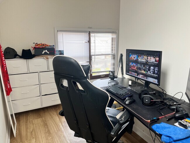 Building Photo - 3707 N Nora Ave