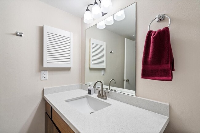 Building Photo - 8419 Hearth Dr