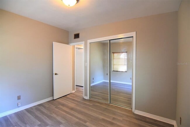 Building Photo - 1501 Vantage Dr