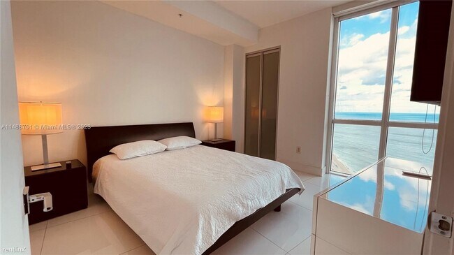 Building Photo - 2 br, 2.5 bath Condo - 18201 Collins Ave A...