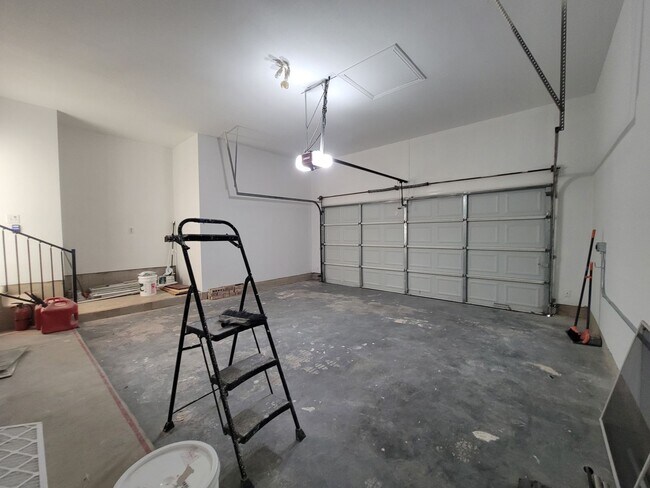 Building Photo - 405 Darkwoods Dr