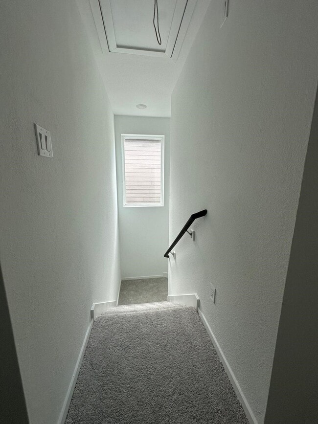 Building Photo - 939 Pertuso Ln
