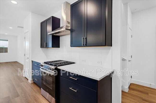 Building Photo - 820 Sunflower Trl