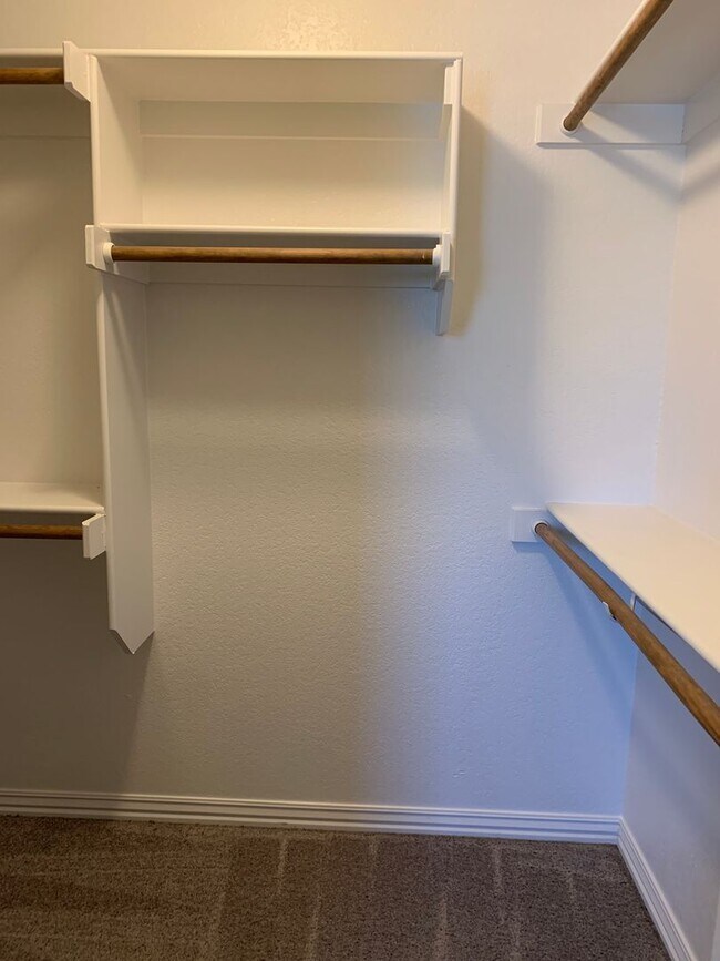 Building Photo - 3-Bedroom, 2.5-Bath TOWNHOME IN ROGERS!!!!