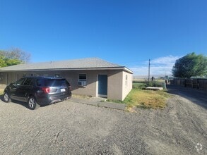 Building Photo - 724 Owen Ave