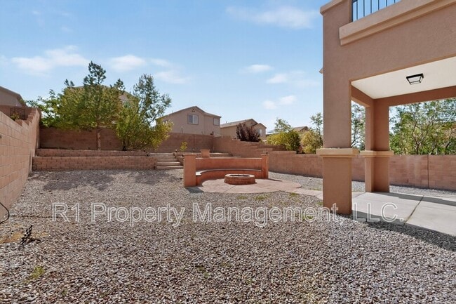 Building Photo - 2323 Margarita Dr SE