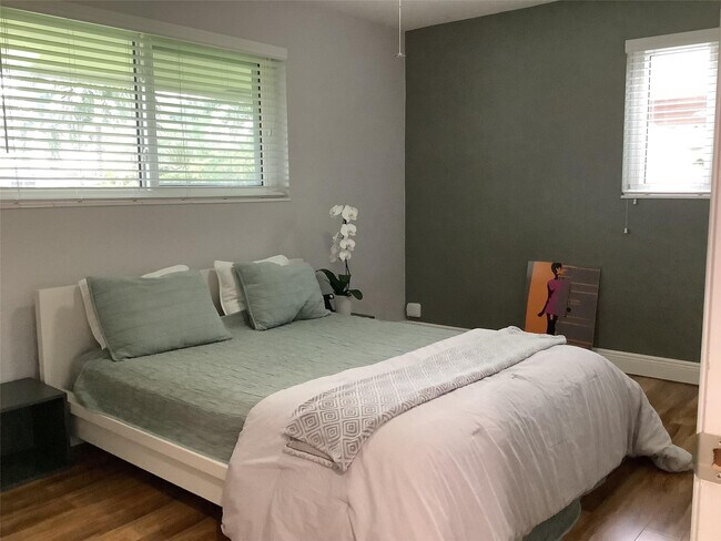 Building Photo - 8260 NW 11th Ct