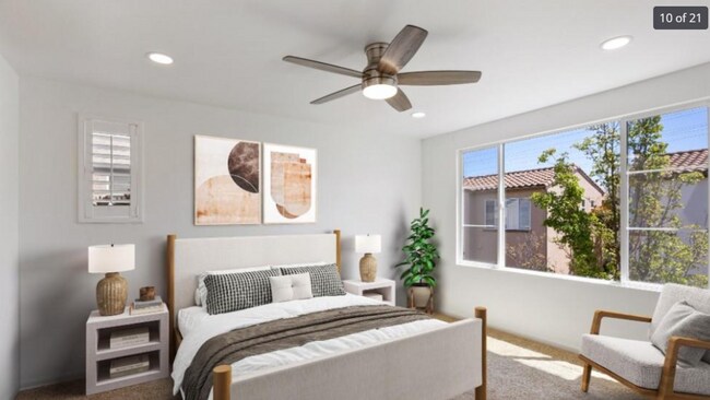 Building Photo - End Unit Townhome with Privacy and Lots of...
