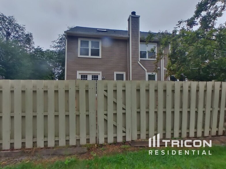 Building Photo - 1568 Hummingbird Ct