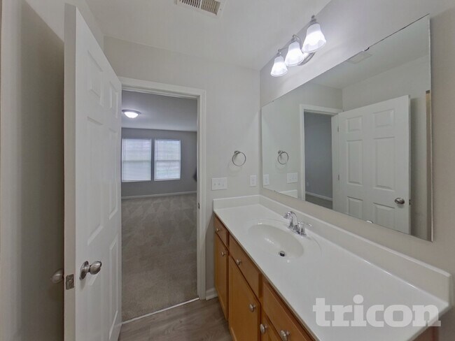 Building Photo - 2491 Marthas Ridge Dr