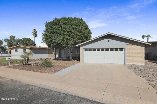 Building Photo - 421 Lila Cir