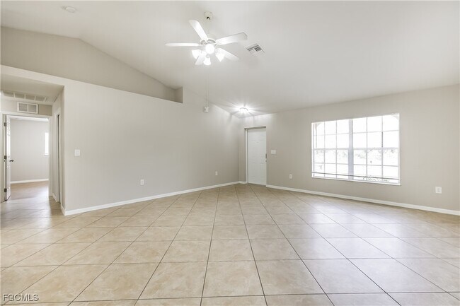 Building Photo - 1056 Summa Blvd