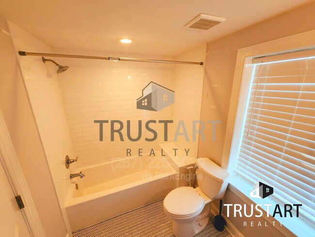 Building Photo - 2225 N Hancock St