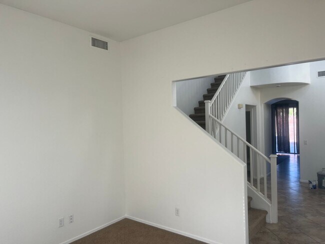 Building Photo - Welcome to this beautifully maintained home in one of Gilbert’s most sought-after communities.