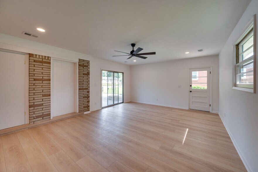 Bonus room! - 3234 Moorewood Dr