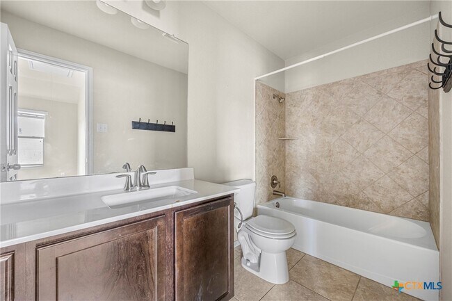 Building Photo - 1414 Fawn Lily Dr