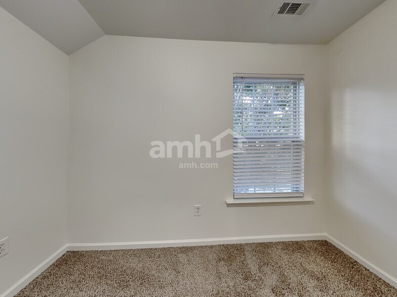 Building Photo - 300 Pemaquid Ct