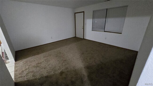 Building Photo - 13 Yorkshire Ln