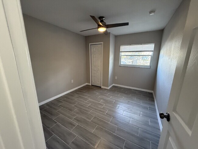 Building Photo - Large workshop available with home!