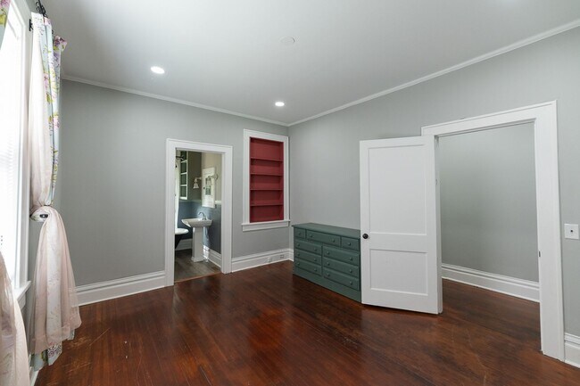 Building Photo - 501 Steele St