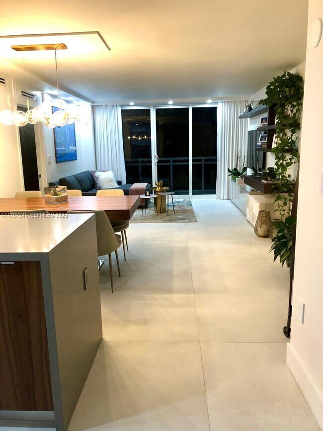 Building Photo - 6917 Collins Ave