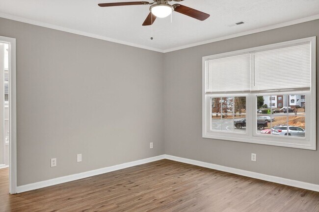 Building Photo - Spacious 3BR Condo in Fayetteville