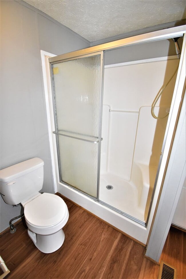 Building Photo - 3 Bedroom Pet Friendly Home For Rent in Th...
