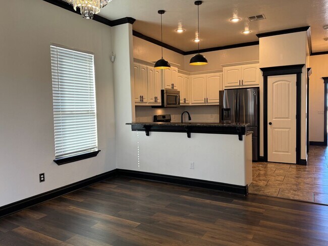 Building Photo - 7904 SW Powell Ct