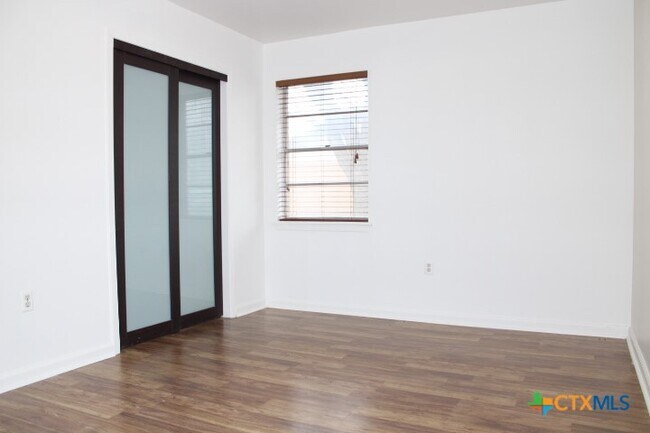 Building Photo - 1009 S 29th St