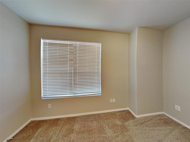 Building Photo - 215 Saddlebrook Ln