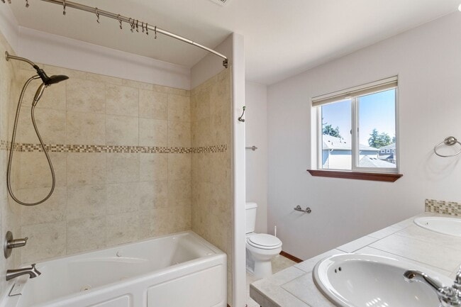 Building Photo - 4 Bed 2.5 Bath - Small Dog - Fully Fenced Yard - NAS Whidbey