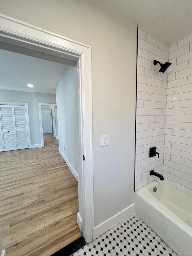 Building Photo - 48 Bright St