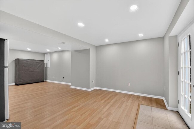 Building Photo - 1900 Middlebridge Dr