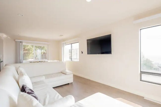 Building Photo - 9742 Date St