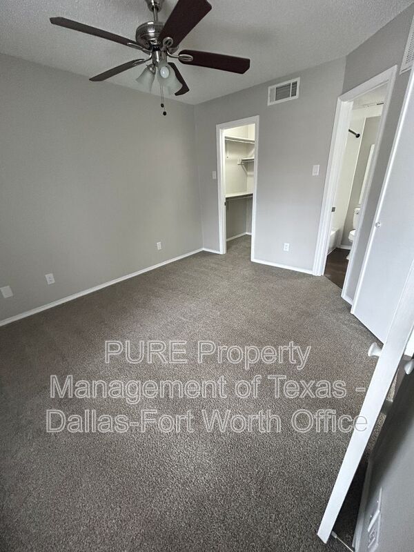 Building Photo - 18333 Roehampton Dr