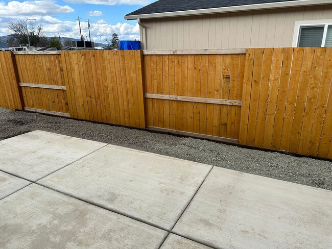 Building Photo - Brand new Medford Duplex for Rent!