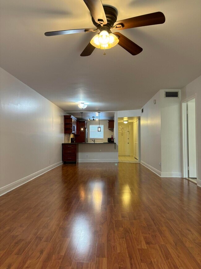 Building Photo - 2895 SW 22nd Ave