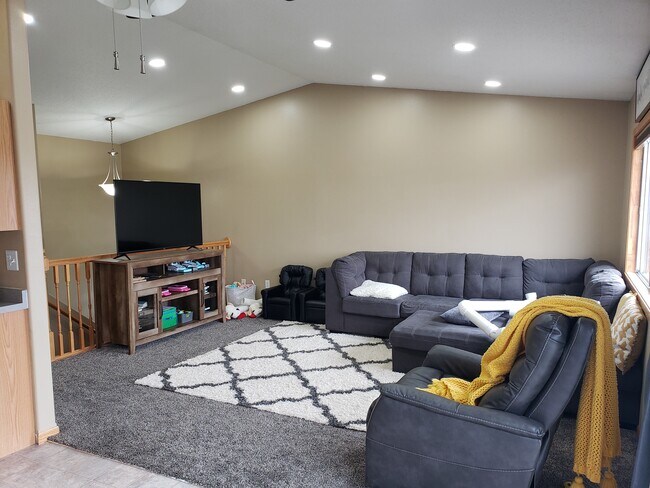 Spacious Living Room - 998 38 1/2 Ave W