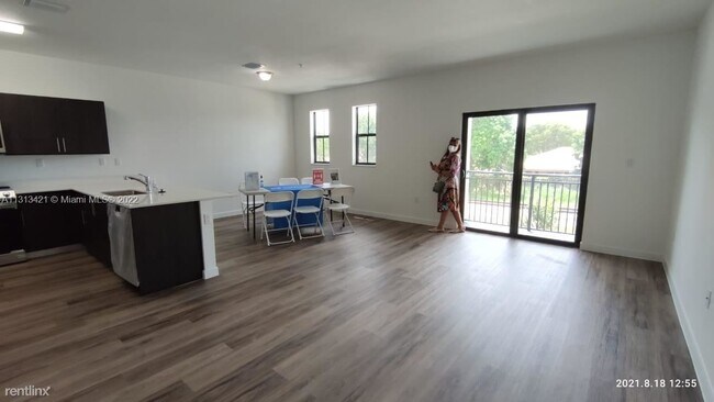 Building Photo - 2 br, 2.5 bath Condo - Century Park South ...