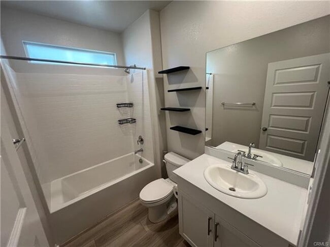 Building Photo - Spacious and beautifully appointed 5-bedroom, 3-bathroom home