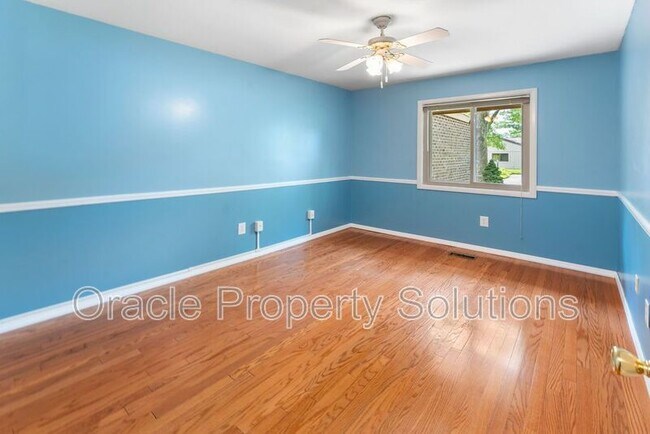 Building Photo - 5360 Red Lake Ct