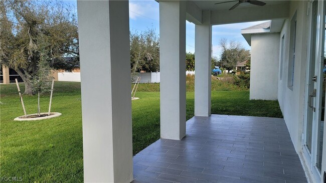 Building Photo - 412 SW 28th Ave