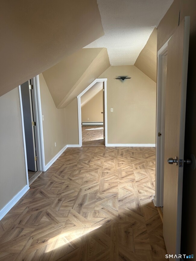 Building Photo - 82-84-84 Glendale Ave