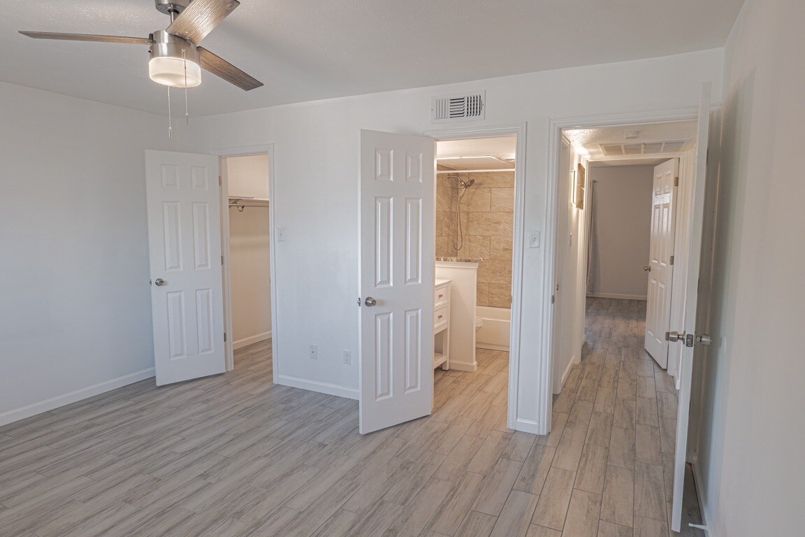 Building Photo - 8087 Meadow Rd