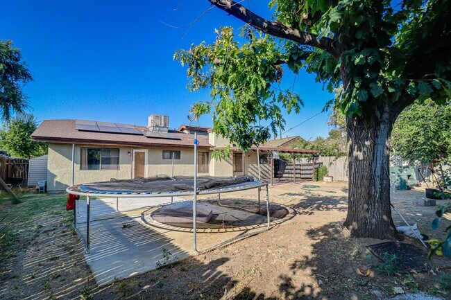 Building Photo - Great Laurelglen Home!