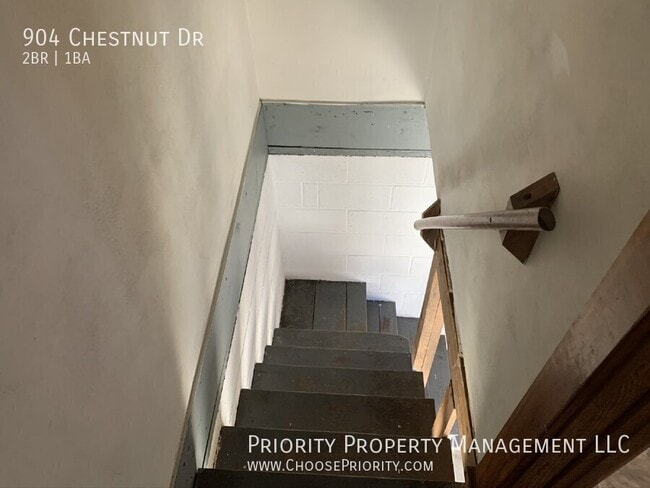 Building Photo - 904 Chestnut Dr