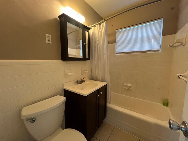 Building Photo - $1,295 ** Annual Lease ** 2 Bedroom / 1 Bath * Single Family ** Port Charlotte ** Canal